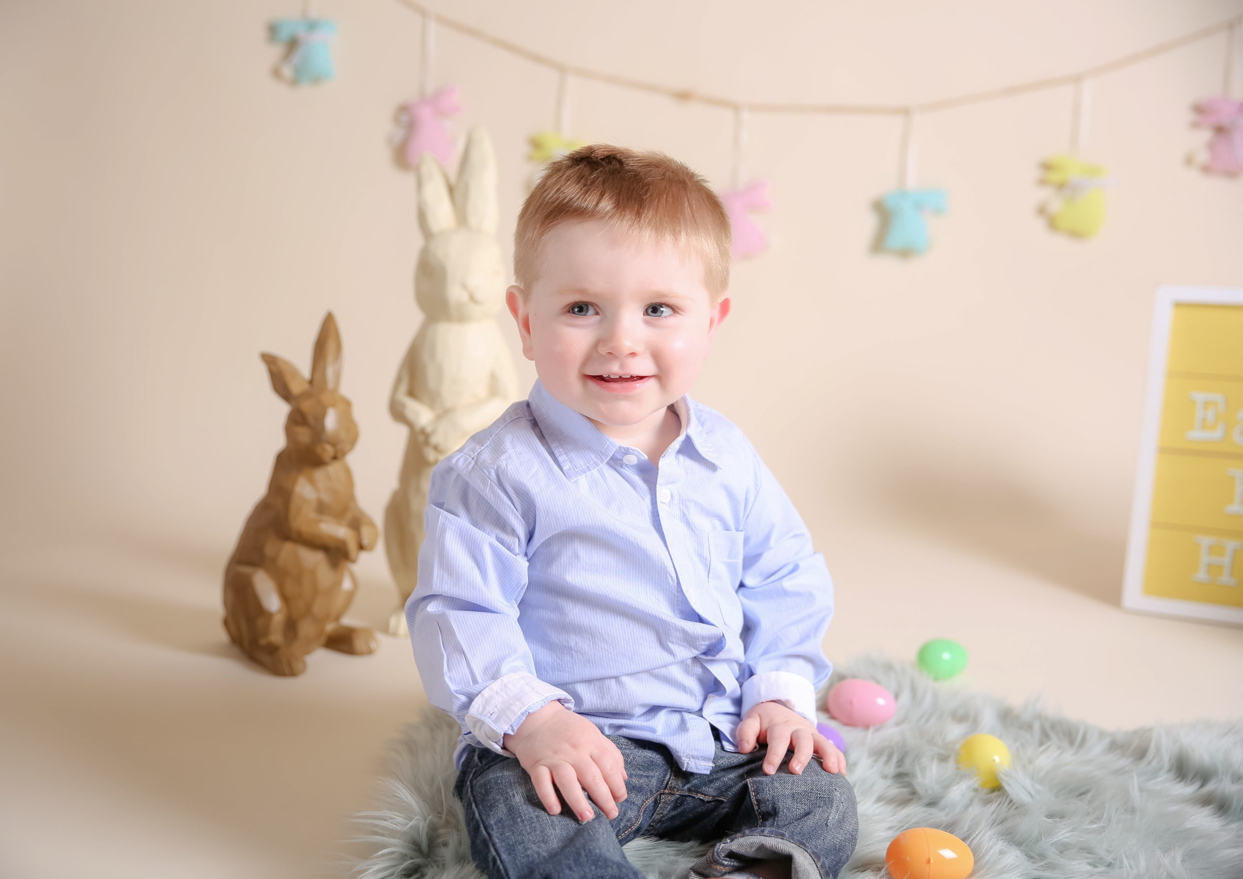 easter-2016-studio-boy-photo-session-with-eggs-and-bunnies
