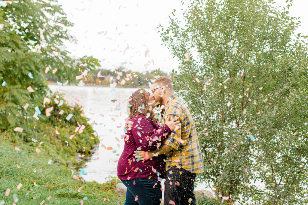 Confetti Kiss during an Session - Ottawa Wedding Photographer - Grey Loft Studio - Wedding in Ottawa - 
